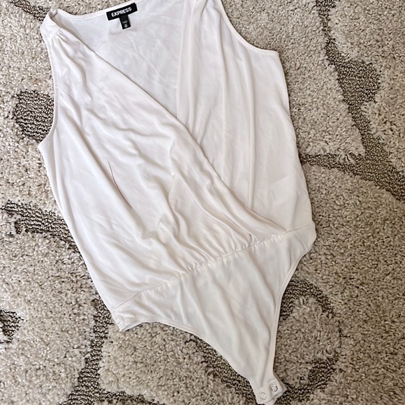 EXPRESS White Sleeveless Plunging Neckline Bodysuit XS - Picture 6 of 11